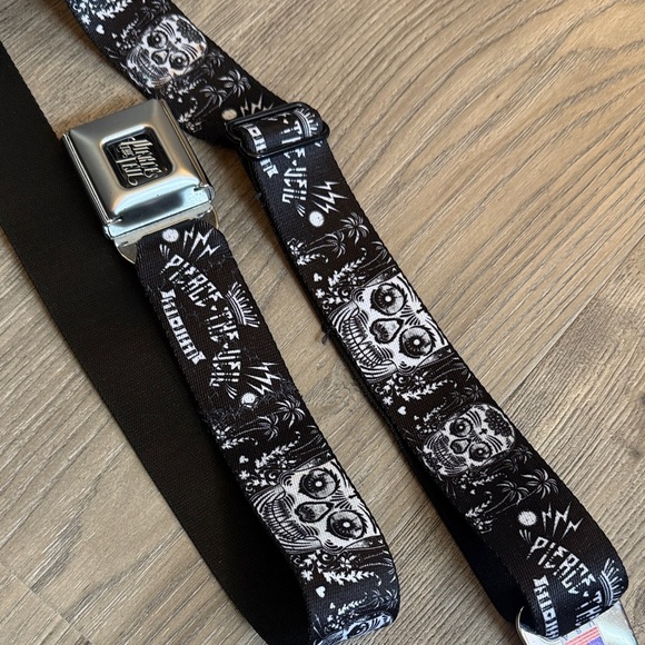 Buckle-Down Skull Graphic Belt in Black and White - Picture 7 of 10